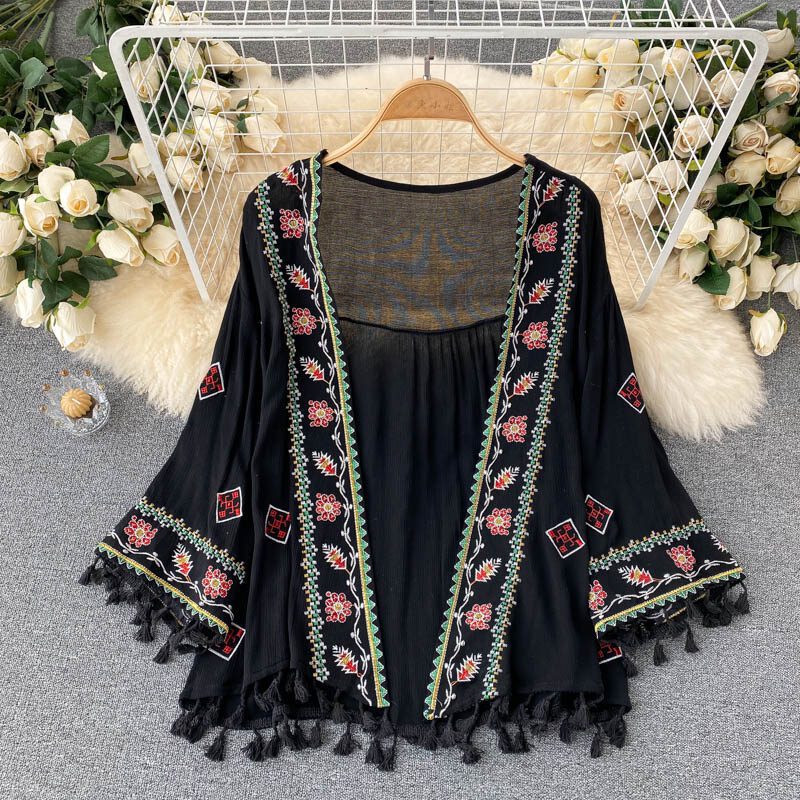 Kimono Boho Bordado com Franjas 2