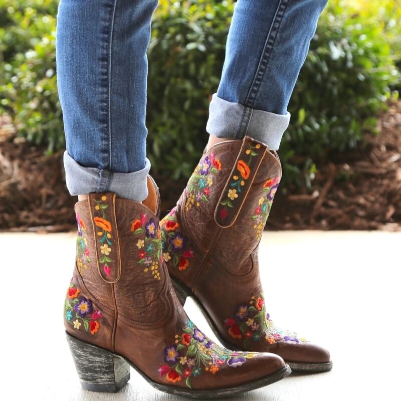 Bota Boho Modelo Texas com Bordados Floral