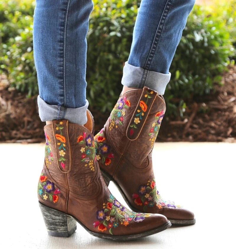 Bota Boho Modelo Texas com Bordados Floral